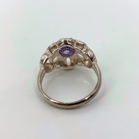 Avon Dazzling Floral Purple Cubic Zirconia Silver Tone Cocktail Ring, 10 - Picture 4 of 15